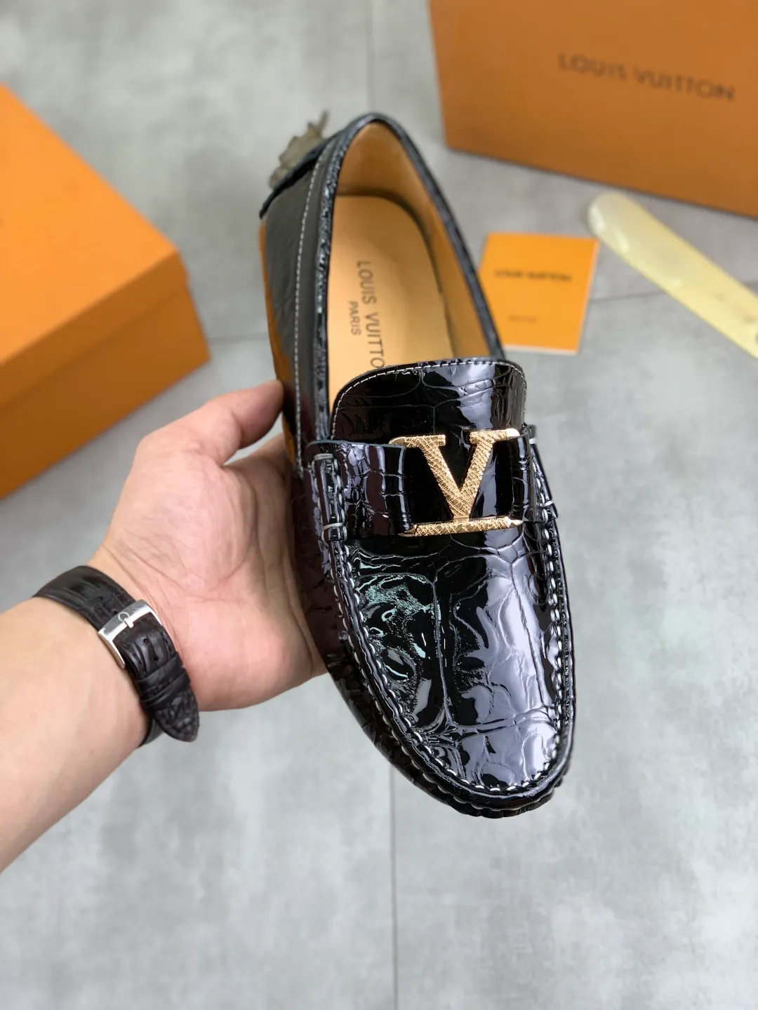 Men's men's shoes 💰P360💰【New style】🆘 🔥🆕【Louis Vuitton】LV Hong Kong high-quality beanie shoes. Loaf style for lazy people. This fabric is made of 🇮🇹 imported Italian first-layer cowhide➕full first-layer pigskin lining. The lining is more high-end. The original non-slip and wear-resistant rubber outsole is the only choice for driving. Size: 38-45. 4️⃣colors available.